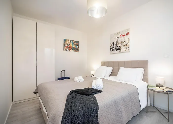 Sunlit Heaven 2-Bdr Apartments